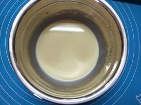 用手抽搅打均匀