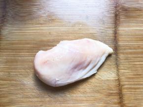 准备一块鸡胸肉