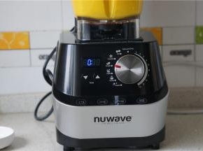 选择鲜果汁或是浓汤模式，将南瓜浓汤打好。