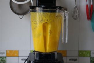 几秒的时间，浓汤就十分的细滑了，看挂壁的汤，无渣又细腻。