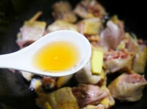 加一勺料酒。