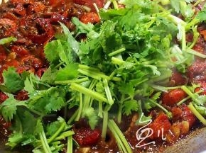 放入香菜段