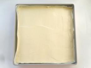 之后用刮刀将表面刮平整
