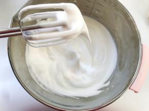 打蛋器提起有个长长的尖，但不滴下来即可
