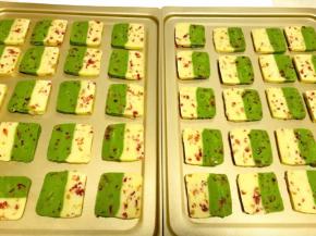 烤箱预热150度烘烤18分钟，表明微微上色即可