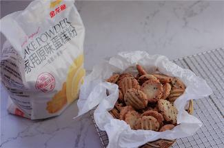 就是这样子一份脆香微酥的芝麻芝士奶酥饼干就完成啦。
