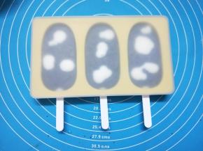 盖上盖子，放冰箱冷冻24小时以上，就可以开吃啦