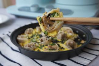 关火，利用余热使蛋液全部凝固。