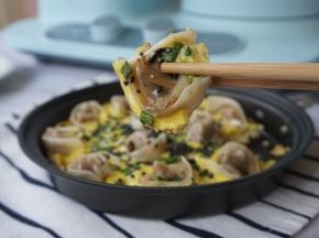 关火，利用余热使蛋液全部凝固。