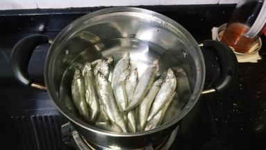 放锅里煮或蒸熟一下下