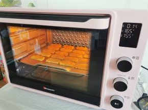 烤箱上管165，下管155预热，把烤盘放入中层烤制15分钟即可。