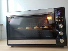 开启热风系统，烤好的酥颜色更加均匀。