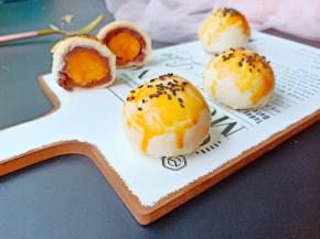 金黄酥脆的南瓜豆沙酥，不仅口感好简单易学，还特别适合做成伴手礼送人！