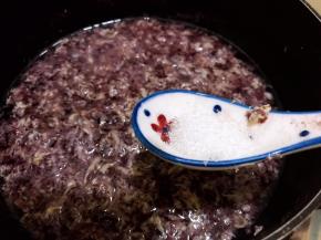 按照个人口味加入白糖即可