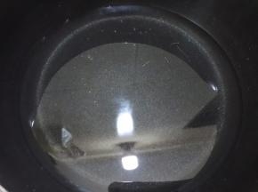 奶锅里加入一碗清水