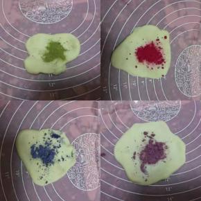 切出4份35克面团，分别揉进抹茶粉，紫薯粉，蝶豆花粉，火龙果汁粉