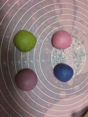 揉成光滑的面团