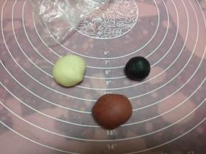 剩下的白面团揉光滑