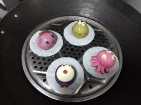 冷水上锅蒸12分钟，焖5分钟再开锅