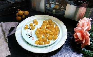 相对于桂圆的浓甜是比较清新清甜多了，而且口感不会太硬不会韧