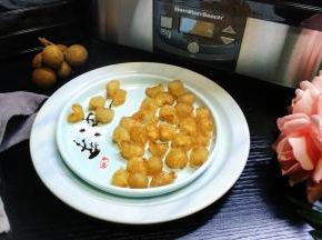 相对于桂圆的浓甜是比较清新清甜多了，而且口感不会太硬不会韧