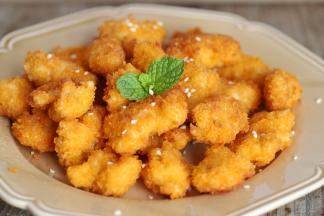 还真是一大盘呢！一边吃一边看真是享受