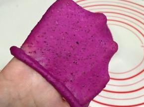 继续揉至可以拉出膜，呈扩展阶段。