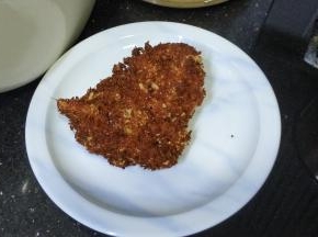 捞出沥油，继续炸下一块鸡排