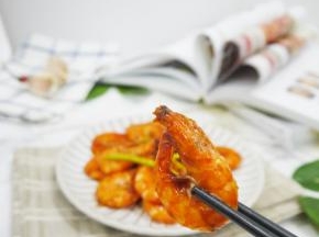 非常好吃，制作简单的茄汁大虾就做好啦。虾外面都裹满了番茄汁，酸酸甜甜的，非常开胃，虾肉紧实又鲜。真的每次做都要多吃两碗饭，小孩子最喜欢吃了，吃了还补钙。