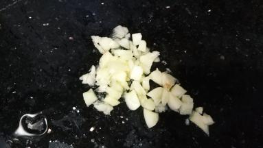 蒜剁碎