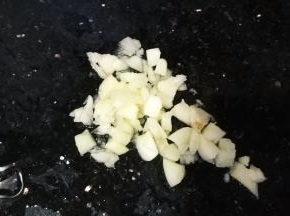 蒜剁碎