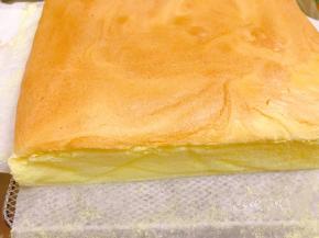 出炉，提出来放在烤架上，撕开油纸晾凉