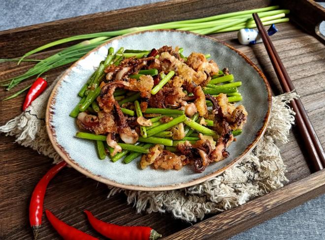 鱿鱼须炒蒜薹