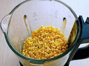 熟的绿豆放入破壁机中打碎即可。