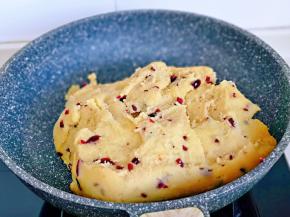 小火不断翻炒，将水分炒干就可以。