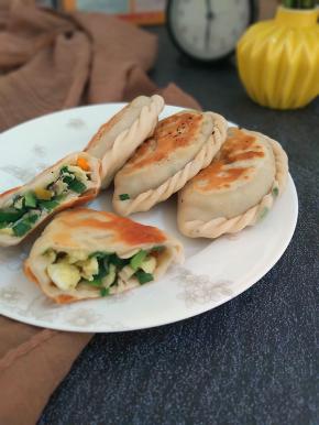 香菇韭菜盒子成品图