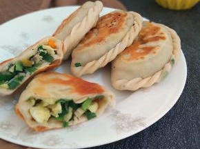 香菇韭菜盒子成品图