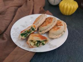 香菇韭菜盒子成品图