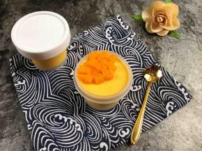 凝固后摆上芒果粒开吃