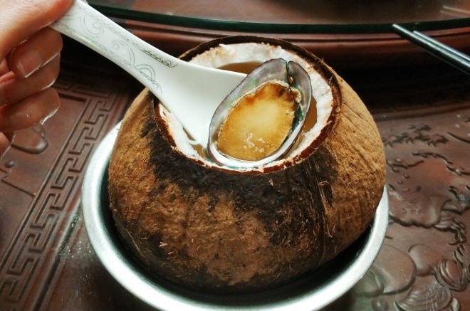 原只椰子炖花胶鲍鱼
