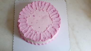 表面一圈的奶油也是同上操作。