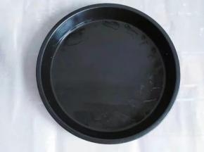 酷克壹佰奥尔良烤肉料+水+白芝麻加入鸡翅中，搅拌均匀，腌半小时