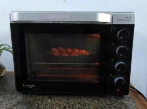 .烤箱预热，190度上下火中层20分钟，翻面，撒上孜然，转到200度20分钟。