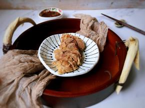 晾凉，切片，蘸取蒜泥汁一起享用吧！