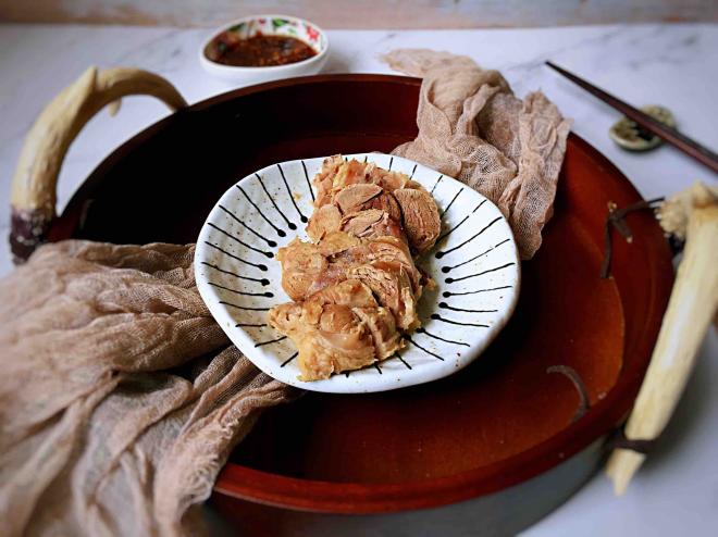 清炖猪腿肉蘸蒜泥