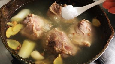 一小时后加盐调味。