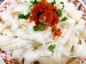 摆上蒜末，葱花，辣椒面