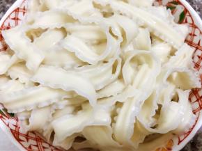 煮熟后捞出放入碗里