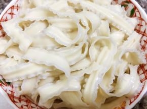 煮熟后捞出放入碗里