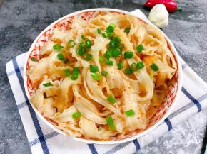 劲道爽滑，一会儿一碗就下肚了